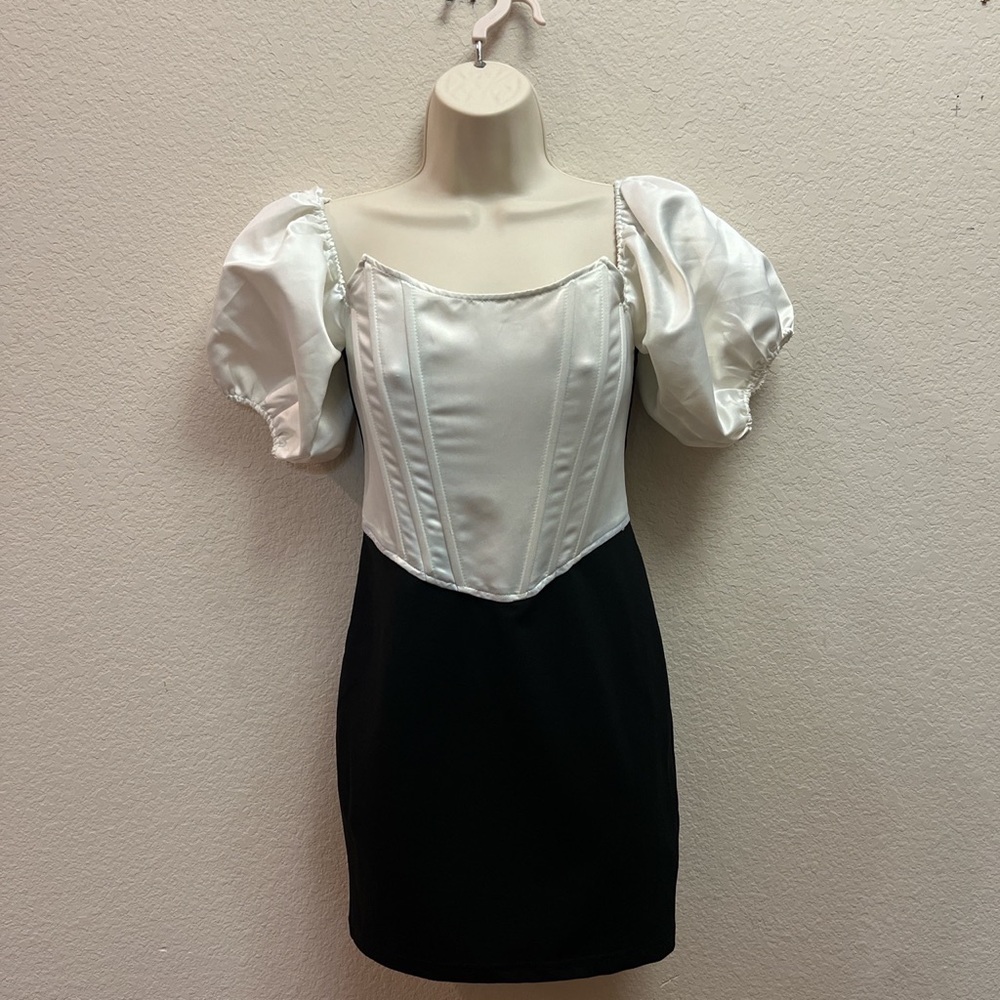 NWT Saint Genies Puff Sleeve Corset Mini Dress in US size 2!